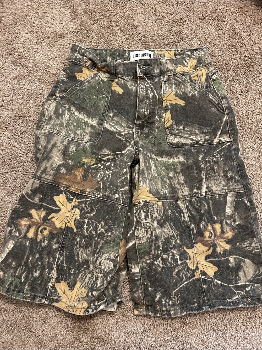 Disclosure Men's Camo Cargo Shorts in Green/Black/Tan